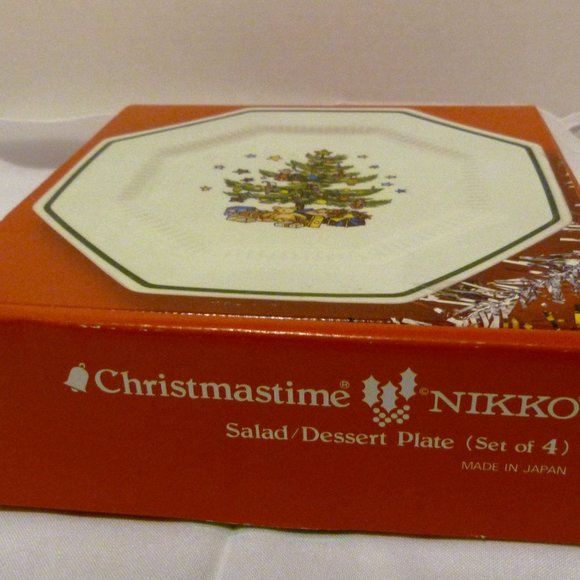 NIKKO Set of 4 Octagonal Christmastime Salad / Dessert Plates Never Used In Box - Picture 4 of 15